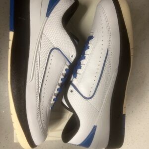 Brand new wmns sz 10 jordan 2 low “varsity royal”